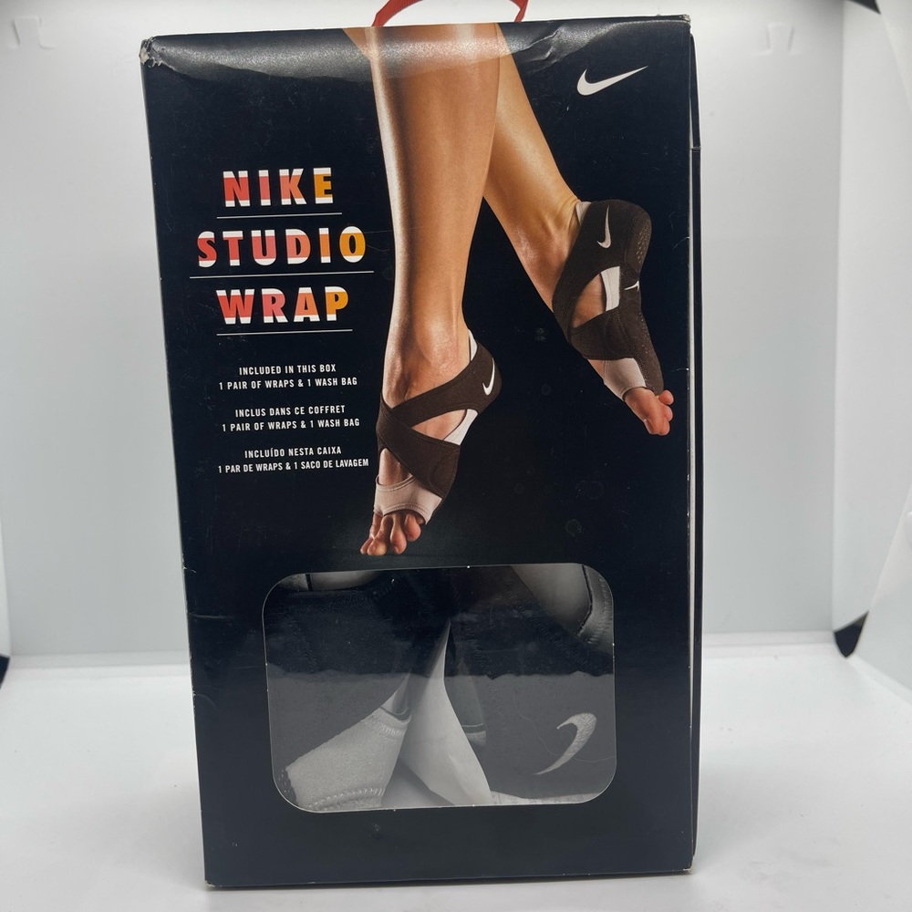 Nike Studio Wrap | Size S (6.5-7.5) New in box with Wash Bag